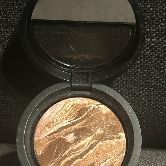 Laura Geller Baked Bronze N Brighten- Medium - Picture 2 of 3